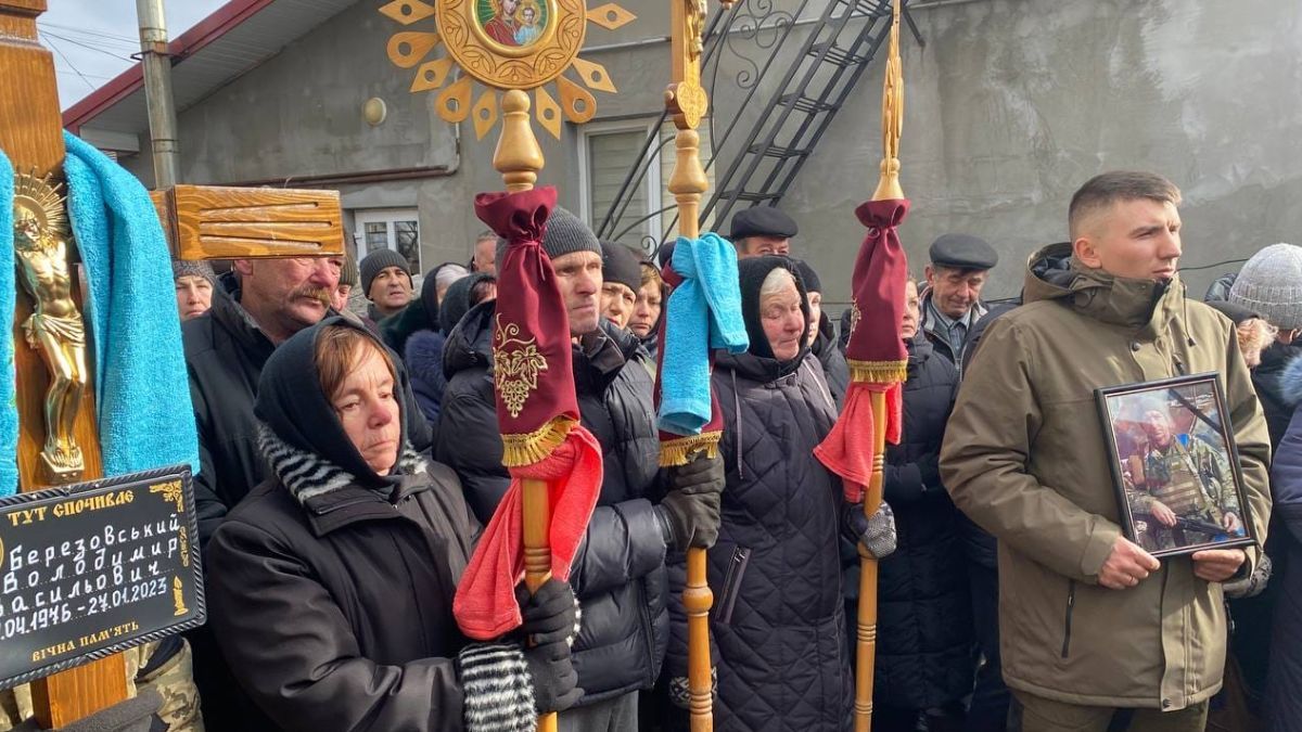На Городенківщині в останню дорогу провели вірного сина України Володимира Березовського 4