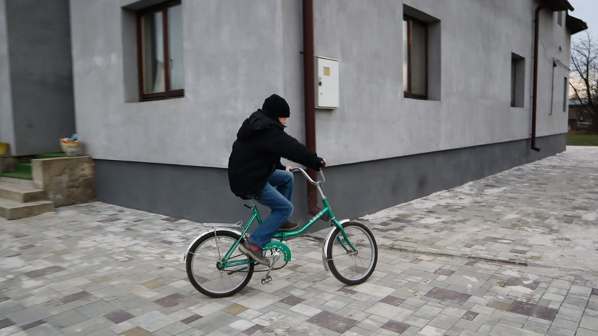 У Коломиї біля дитячого будинку сімейного типу оновили прибудинкову територію 1