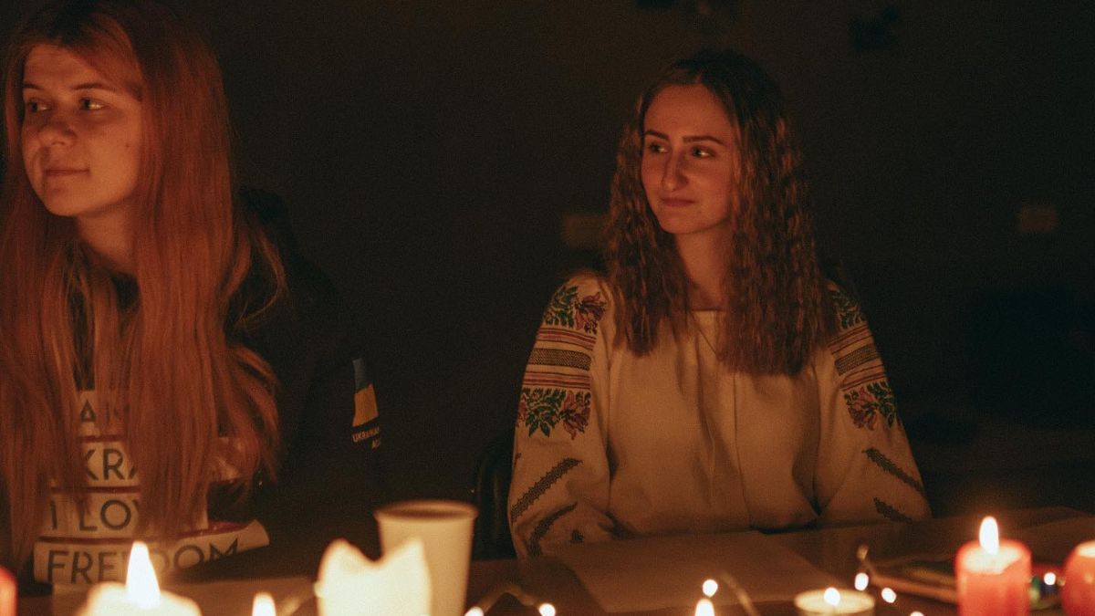 На майстер-класі стародавніх колядок зібрали 2000 грн для військових 1