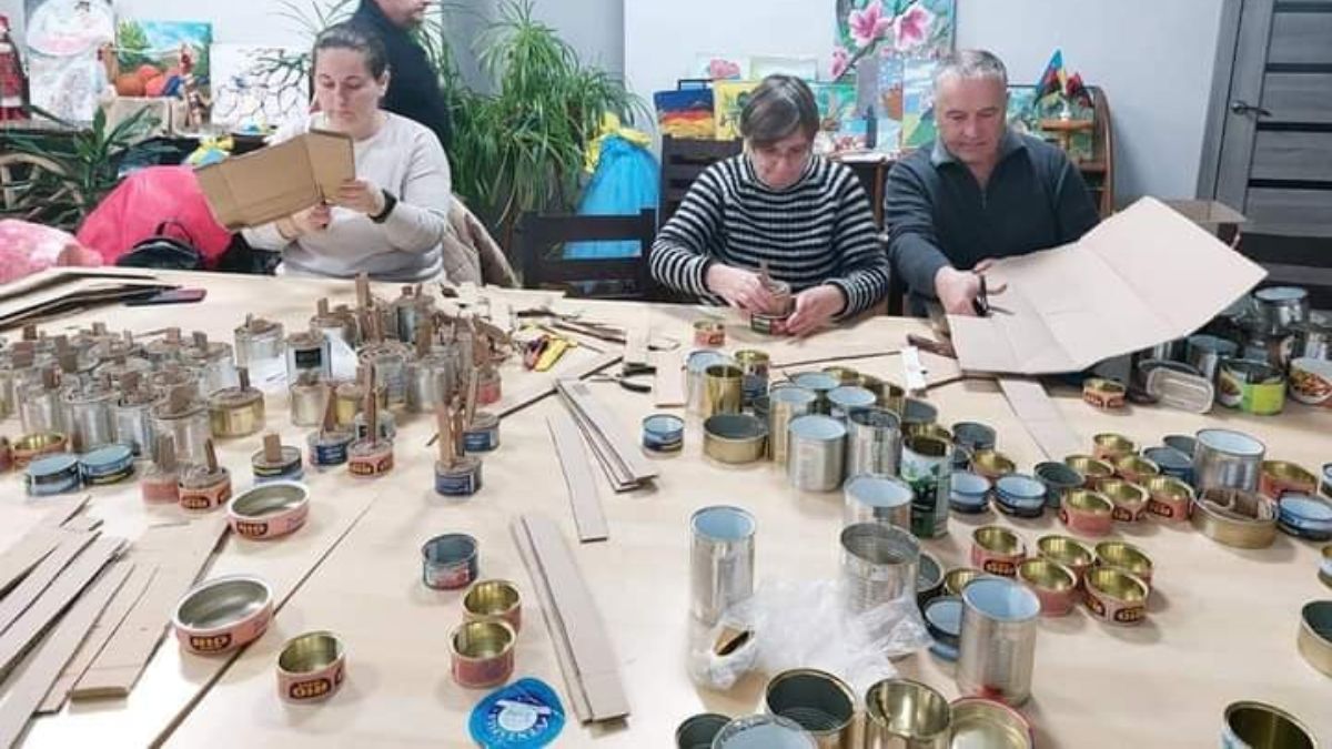 На передову з Печеніжина передадуть 210 окопних свічок 2