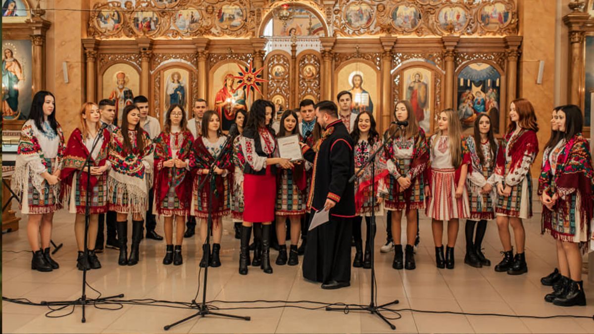 В Отинії на благодійному фестивалі-розколяді зібрали 12 тисяч гривень для ЗСУ 1