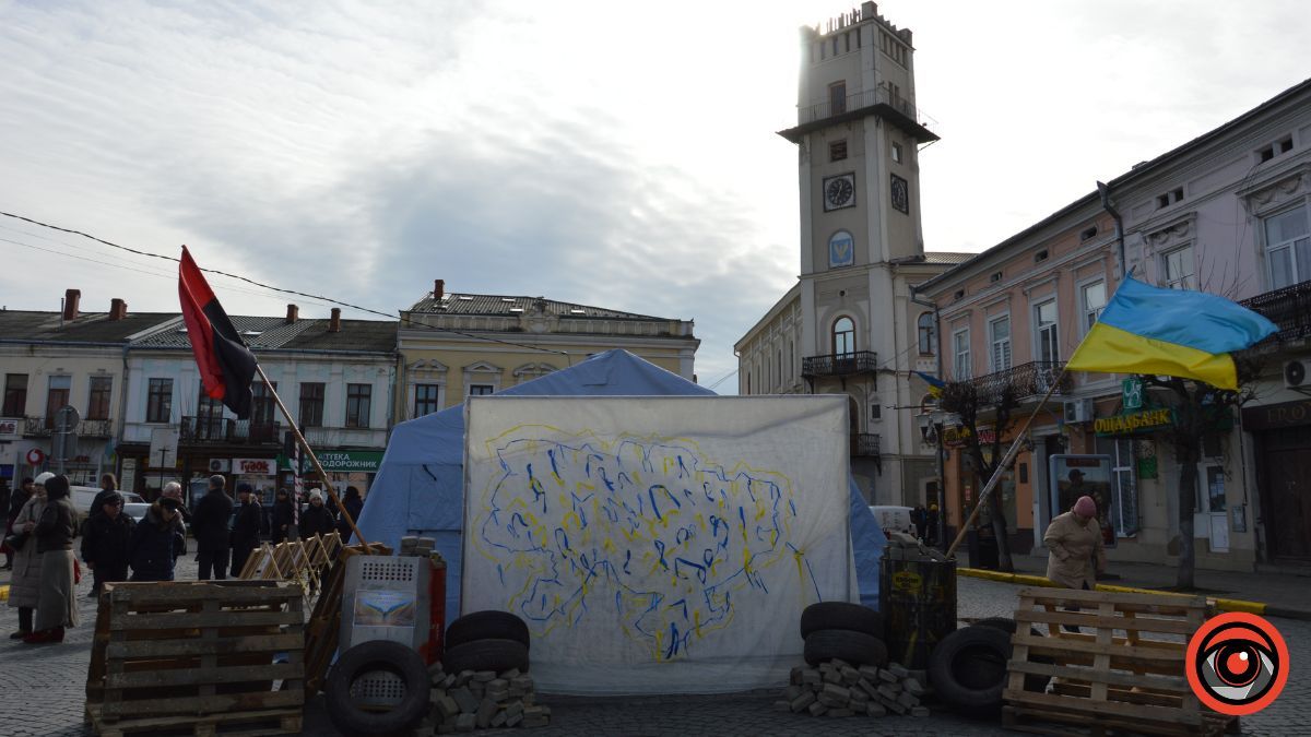 Виставка книг до річниці Майдану діє у Коломиї 6