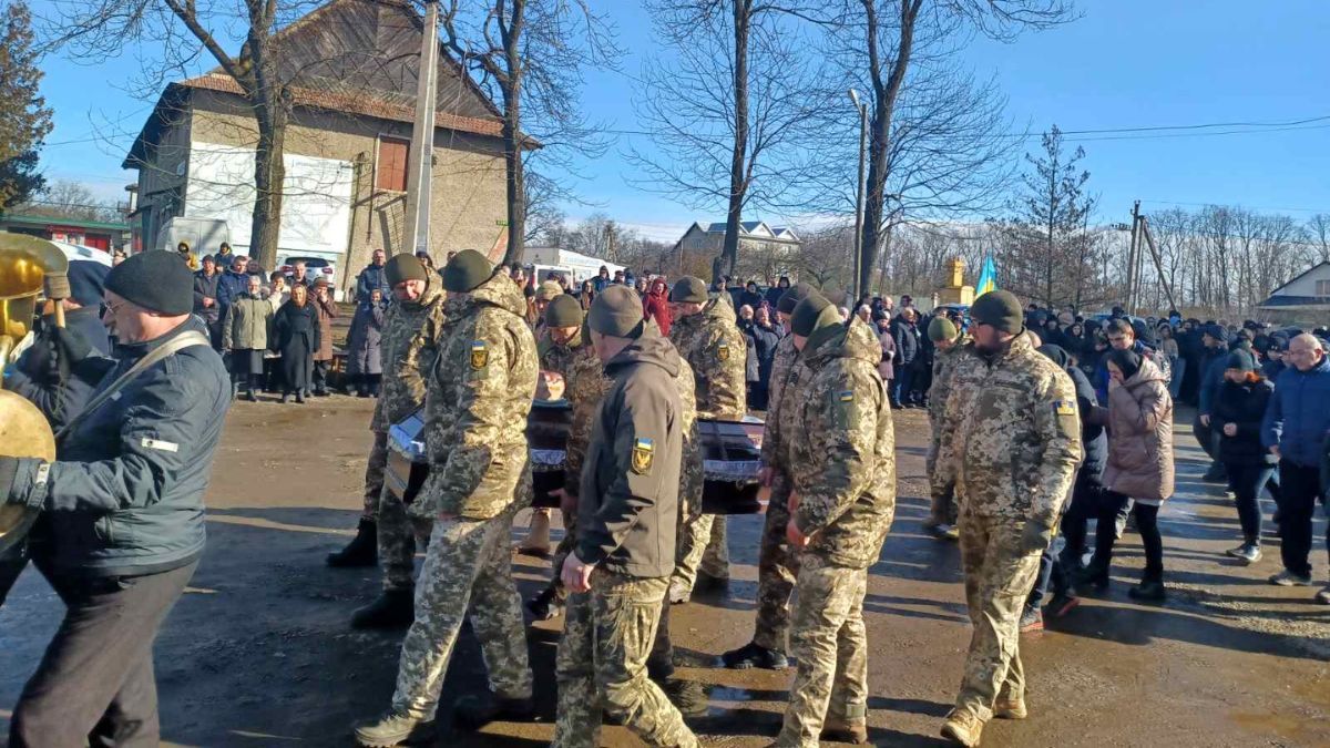 У П'ядиках в останню дорогу провели Героя Назарія Оліградського 1