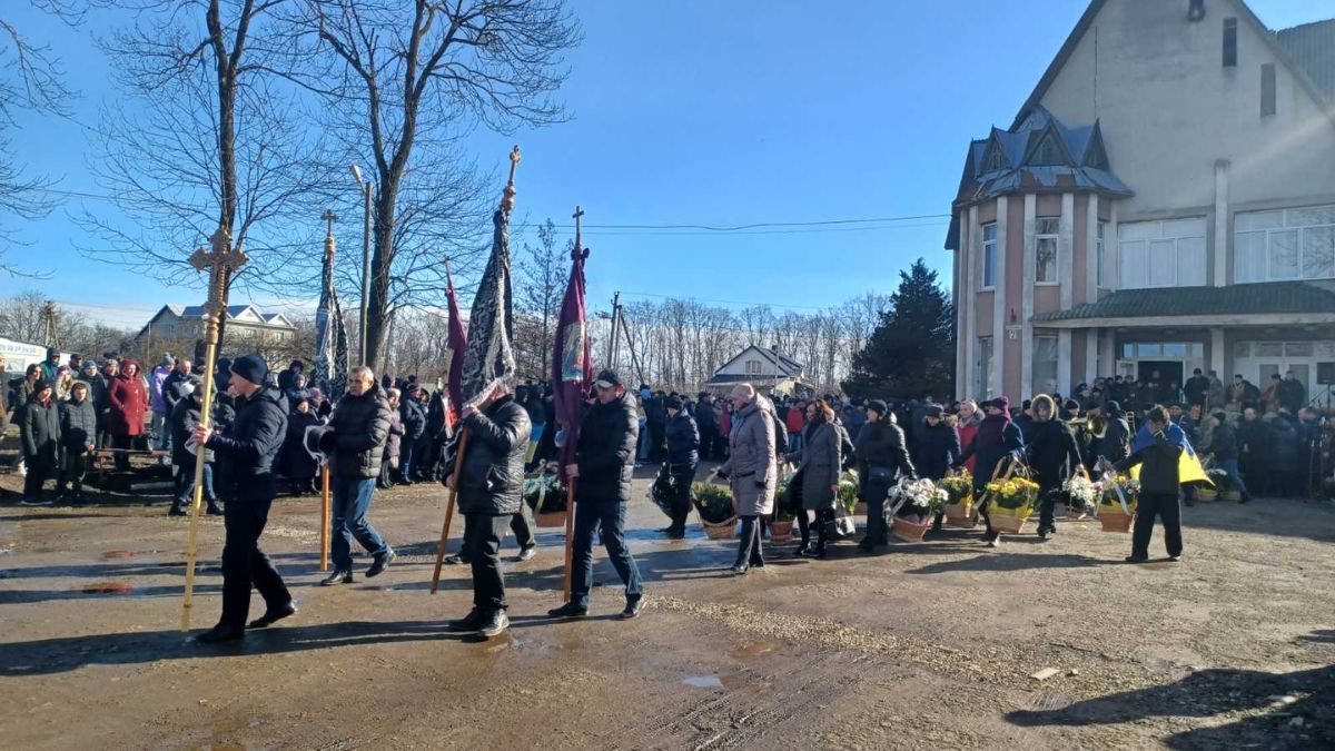 У П'ядиках в останню дорогу провели Героя Назарія Оліградського 2