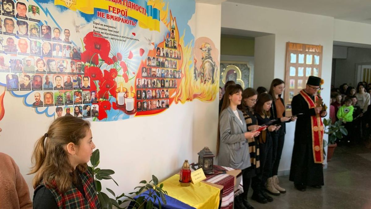 У Нижньому Вербіжі вшанували Героїв, які загинули на Революції Гідності 10