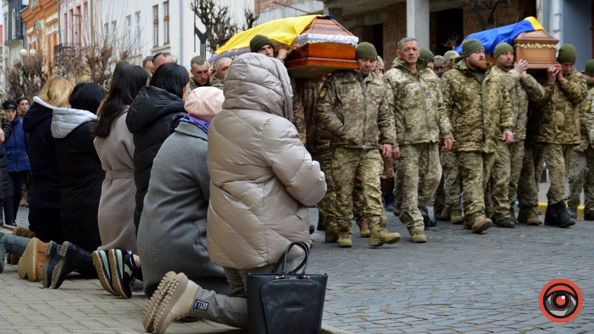 Коломия провела в останню дорогу Героїв Сергія Правдивого та Михайла Николаїва 24