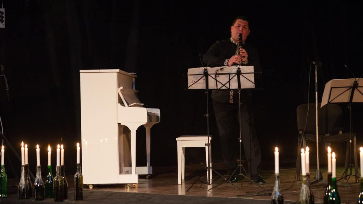 У Коломийській філармонії відбувся музичний проєкт "Без світла" 3