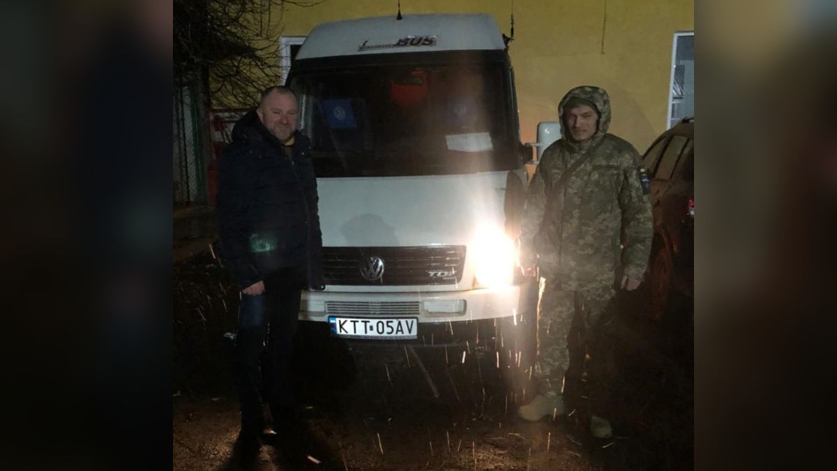 Військовим 10 ОГШБ передали автомобіль 2