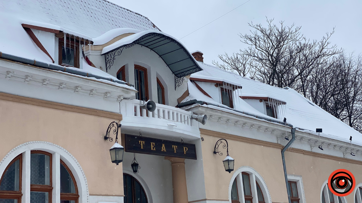 Обережно, на будинках Коломиї бурульки! 3