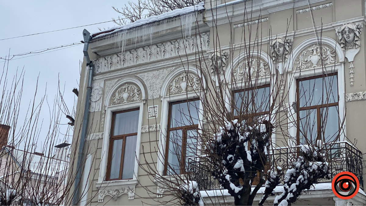 Обережно, на будинках Коломиї бурульки! 4