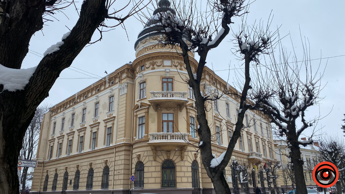 Обережно, на будинках Коломиї бурульки! 8