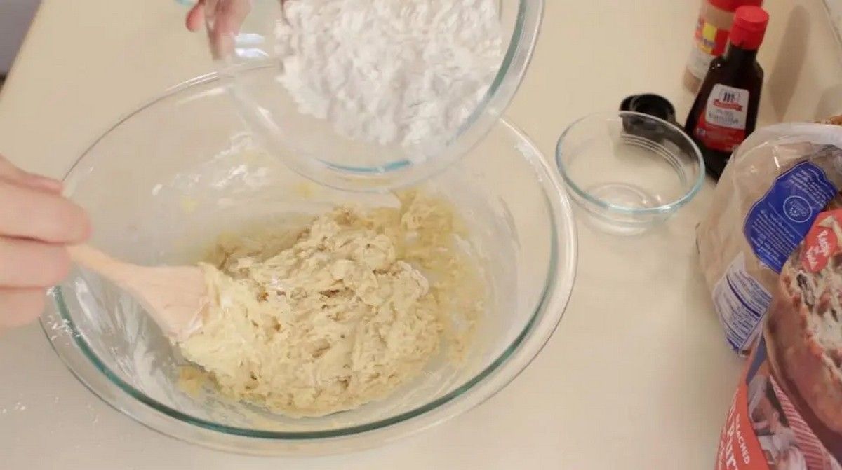 Рецепт запашних домашніх булочок з корицею 2