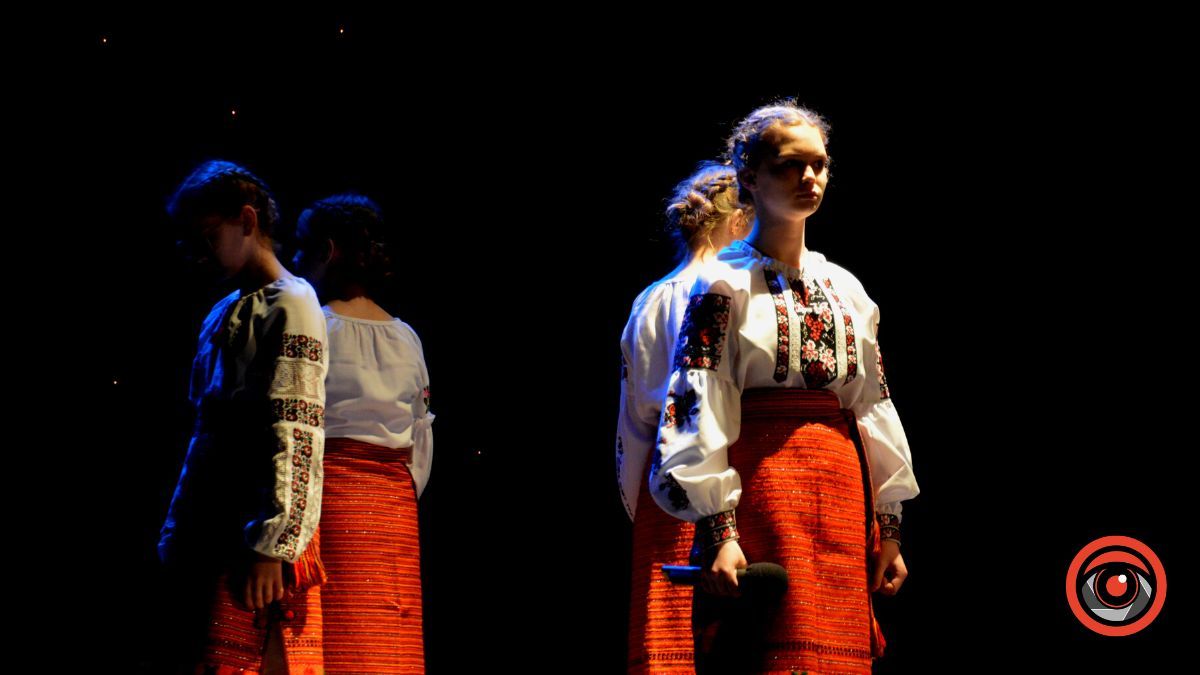 Із виставою "365 днів війни" грушівський колектив їде у Ценяву