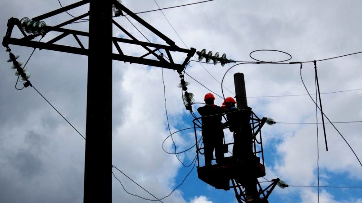 На Прикарпатті через негоду знеструмлено багато підстанцій