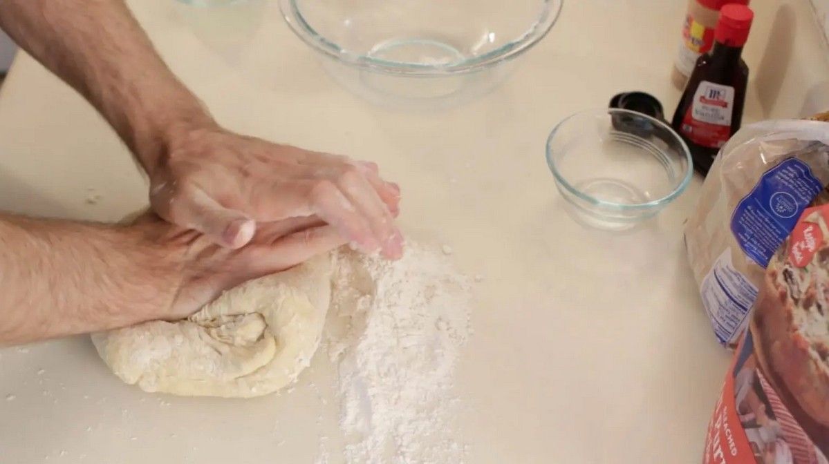 Рецепт запашних домашніх булочок з корицею 3