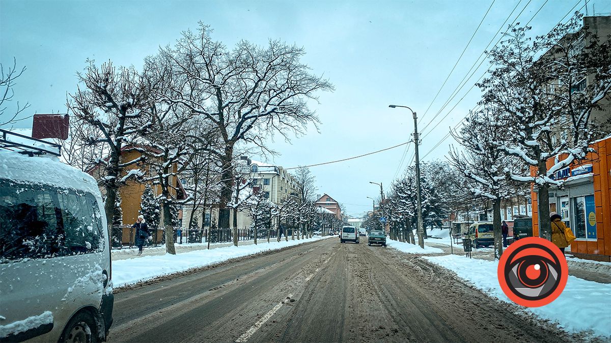 В якому стані дороги Коломиї після нічного снігопаду 9