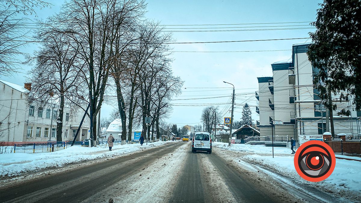 В якому стані дороги Коломиї після нічного снігопаду