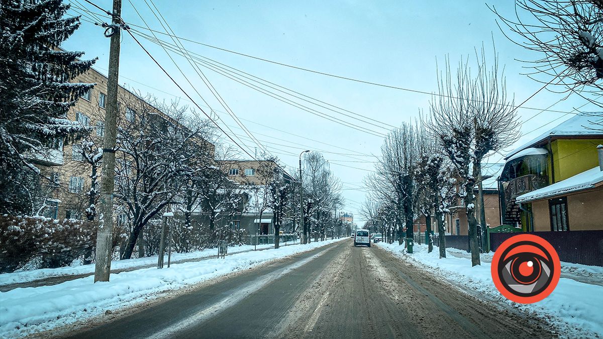 В якому стані дороги Коломиї після нічного снігопаду 3