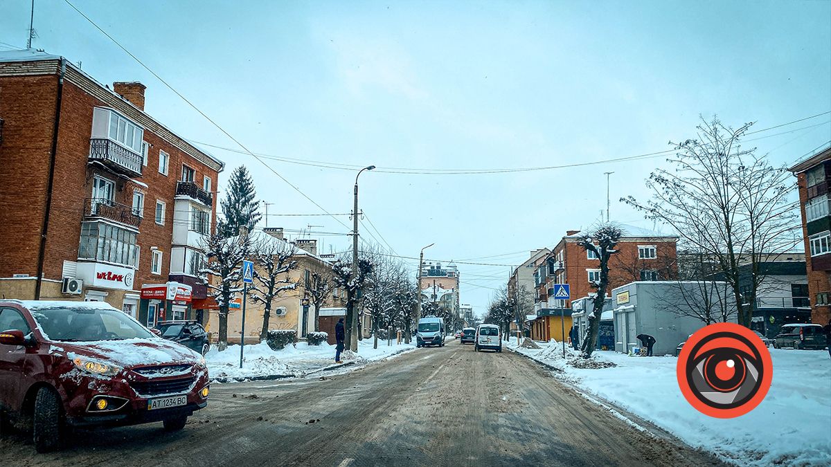 В якому стані дороги Коломиї після нічного снігопаду 4