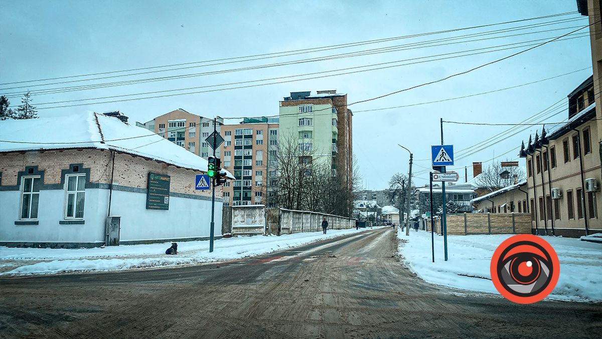 В якому стані дороги Коломиї після нічного снігопаду 6