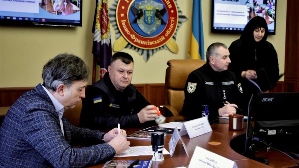 У прикарпатських школах з’являться “вихователі безпеки”