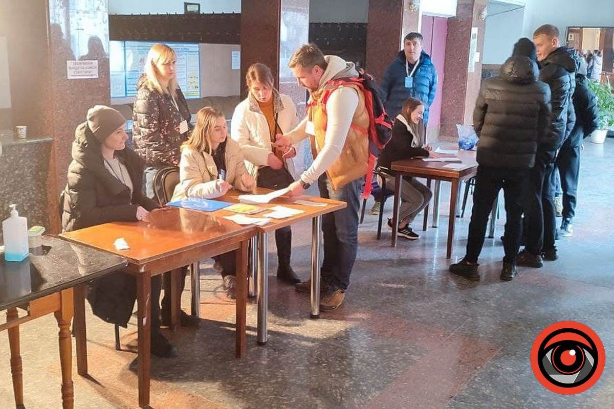 Згадати все: Ігор Костюк розповів, як мобілізувались волонтери центру "Локомотив" у перші місяці війни 4