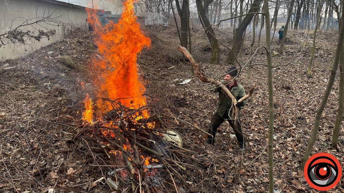 На вул. Атаманюка комунальники влаштували толоку