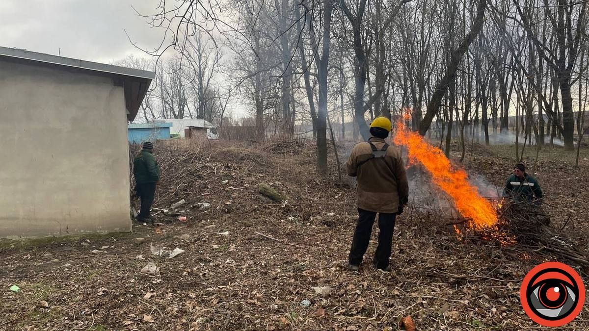 На вул. Атаманюка комунальники влаштували толоку 3
