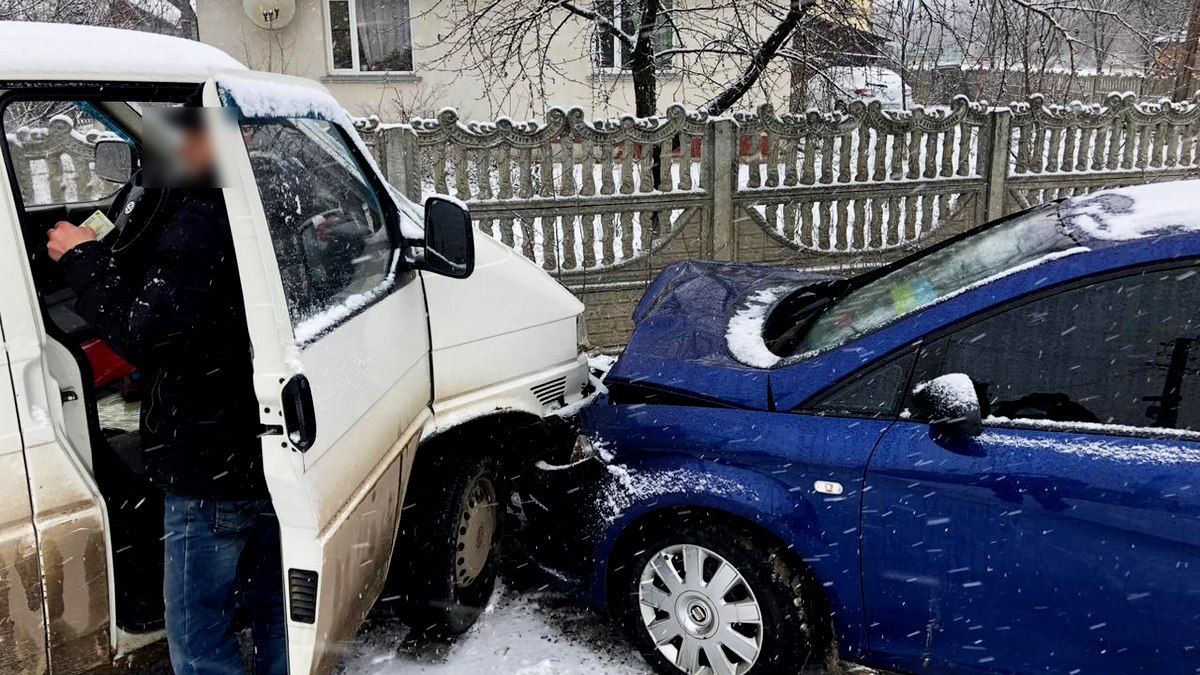 У Коломиї на вул. Шарлая зіткнулись дві автівки 2
