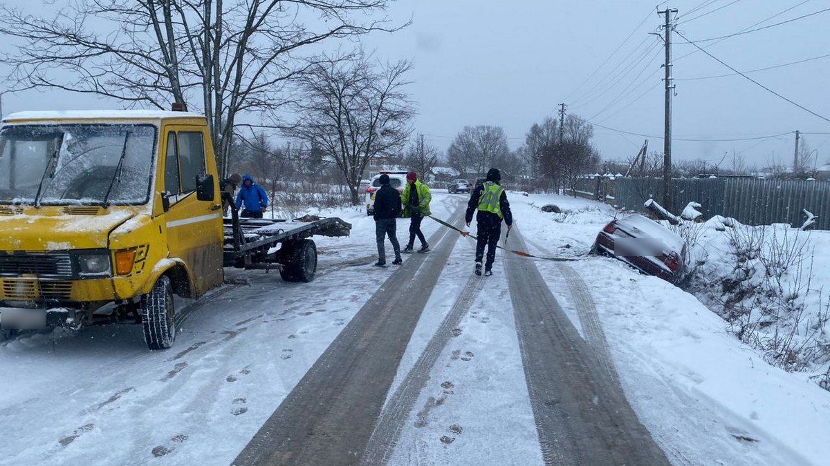 Ще дві ДТП на Коломийщині: автівки злетіли з дороги