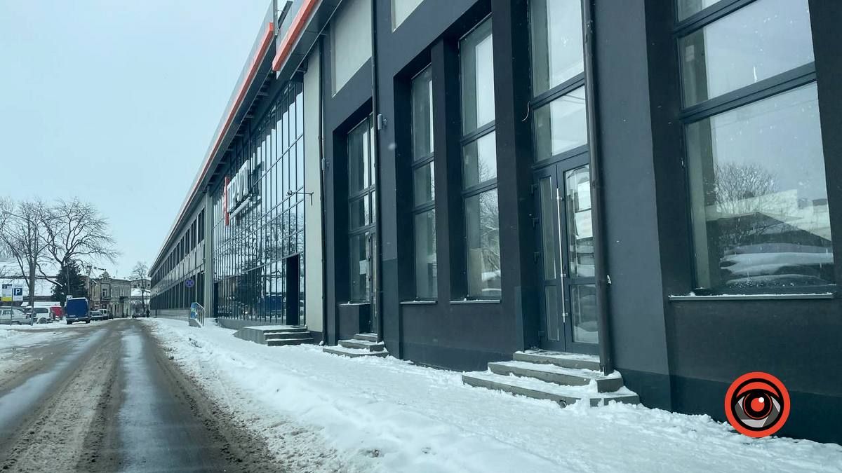 Як розчищають тротуари в Коломиї 15