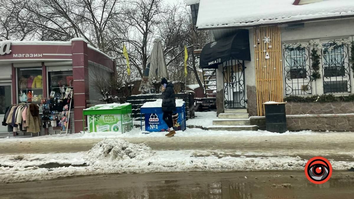 Як розчищають тротуари в Коломиї 12
