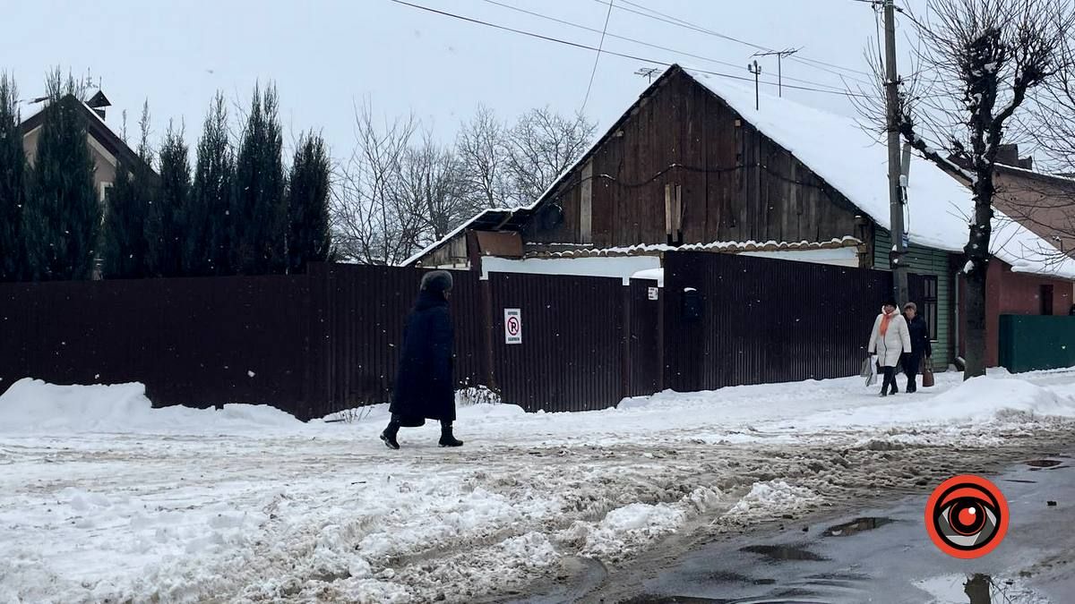 Як розчищають тротуари в Коломиї 8
