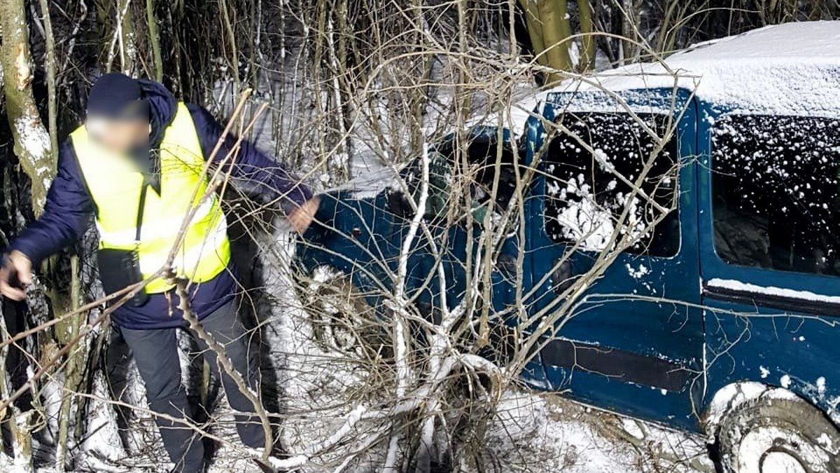 У Снятині авто з'їхало в кювет - пасажир помер 1
