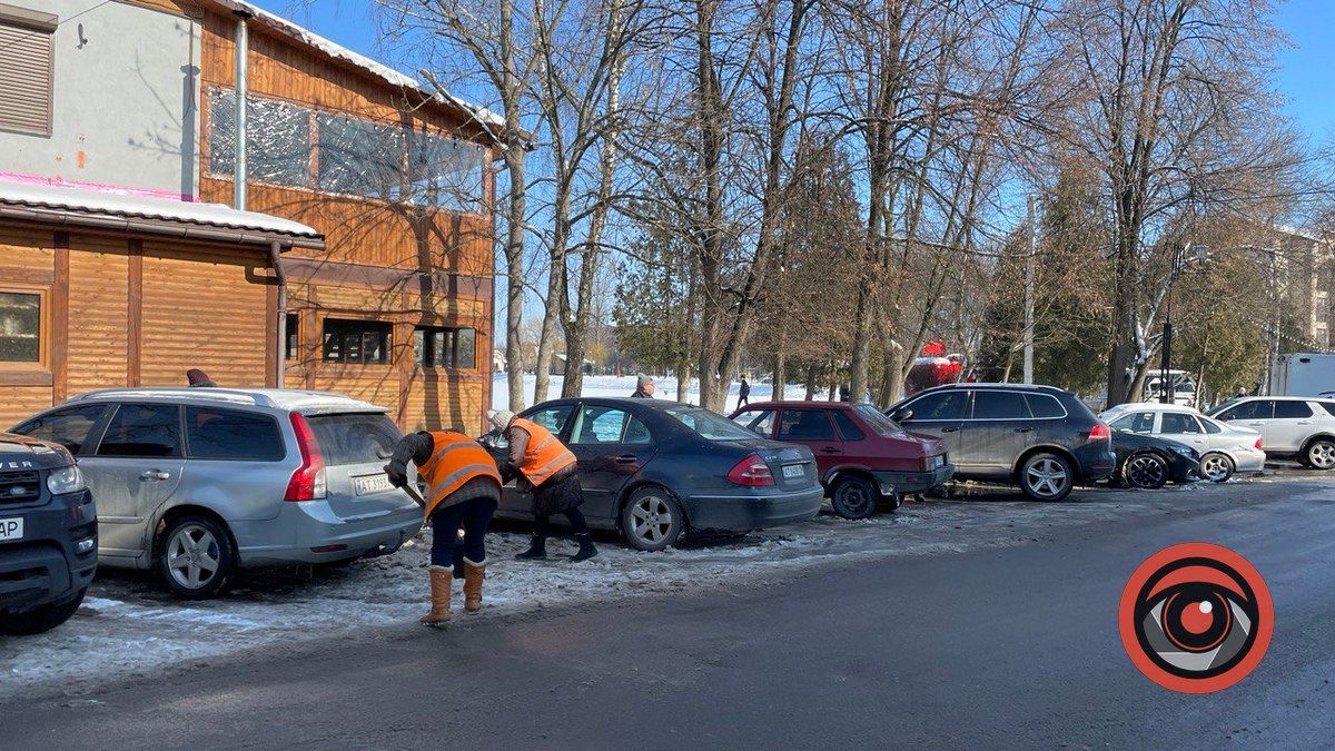 Чи розчистили від снігу платні парковки у Коломиї? 4