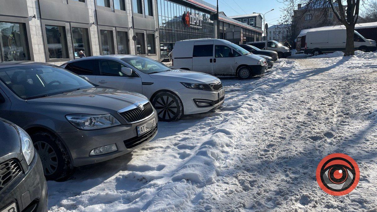 Чи розчистили від снігу платні парковки у Коломиї? 6