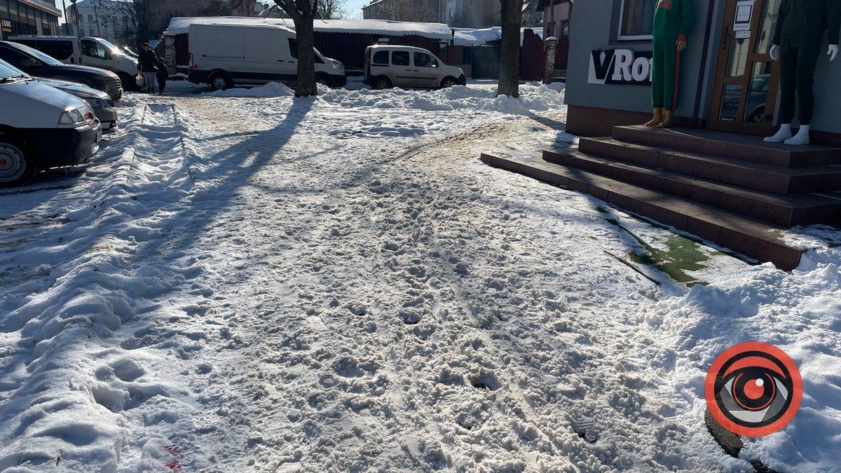 Чи розчистили від снігу платні парковки у Коломиї? 7