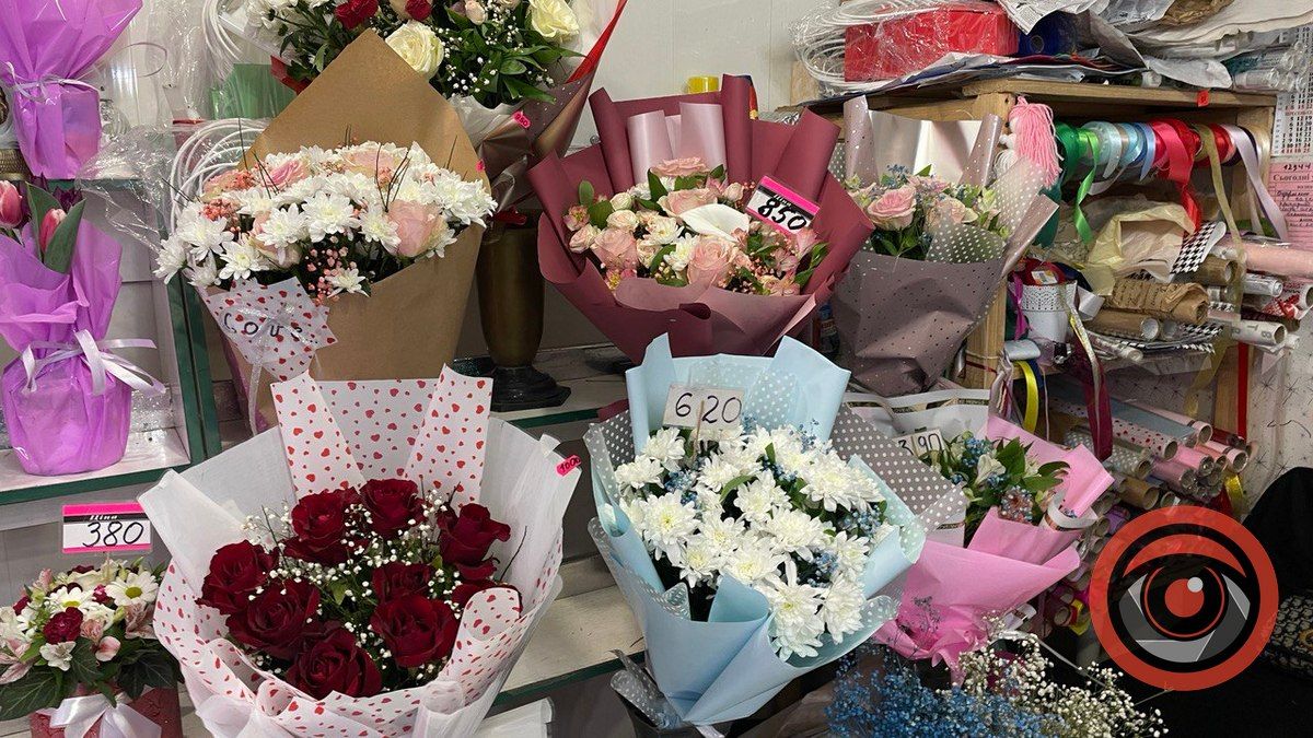 Які ціни на квіти у Коломиї перед Днем закоханих? 11