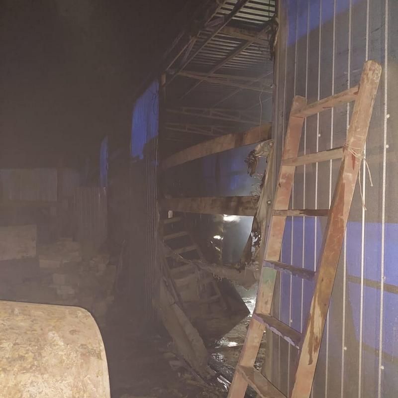 У селі Сопів горить склад 1