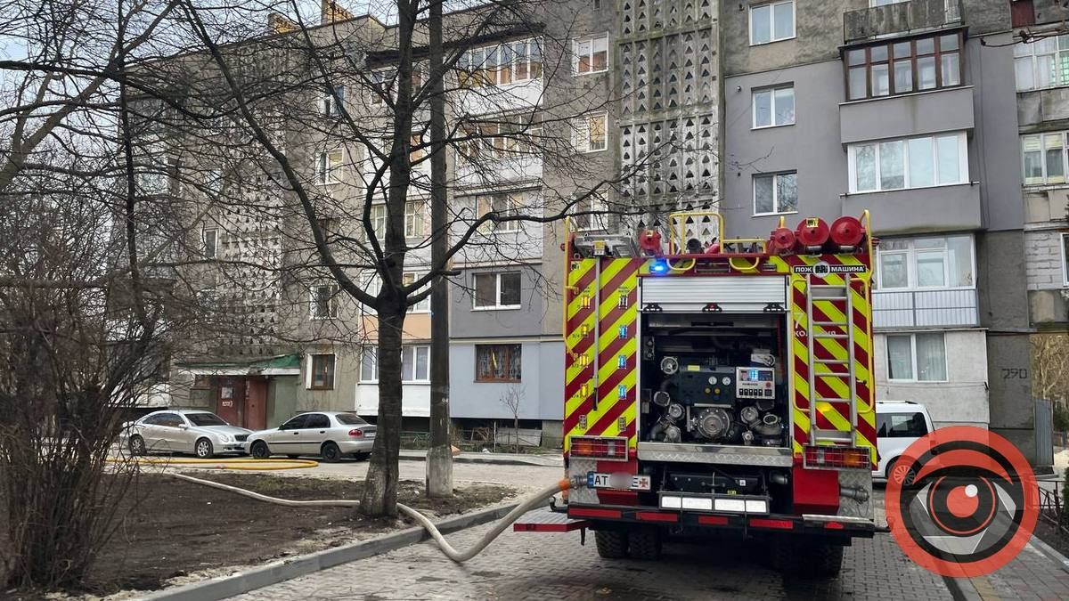 У Коломиї на вулиці Мазепи горів гараж 1