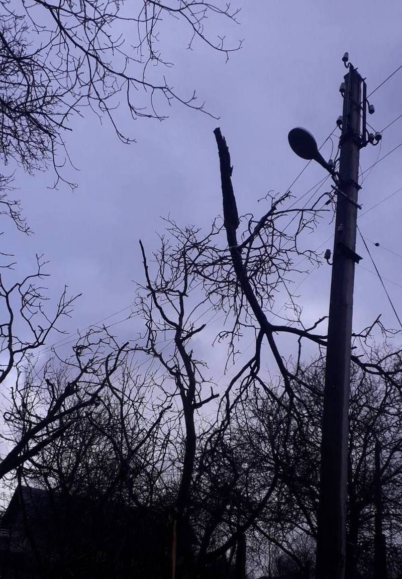 На Прикарпатті енергетики все ще ліквідовують наслідки негоди 2