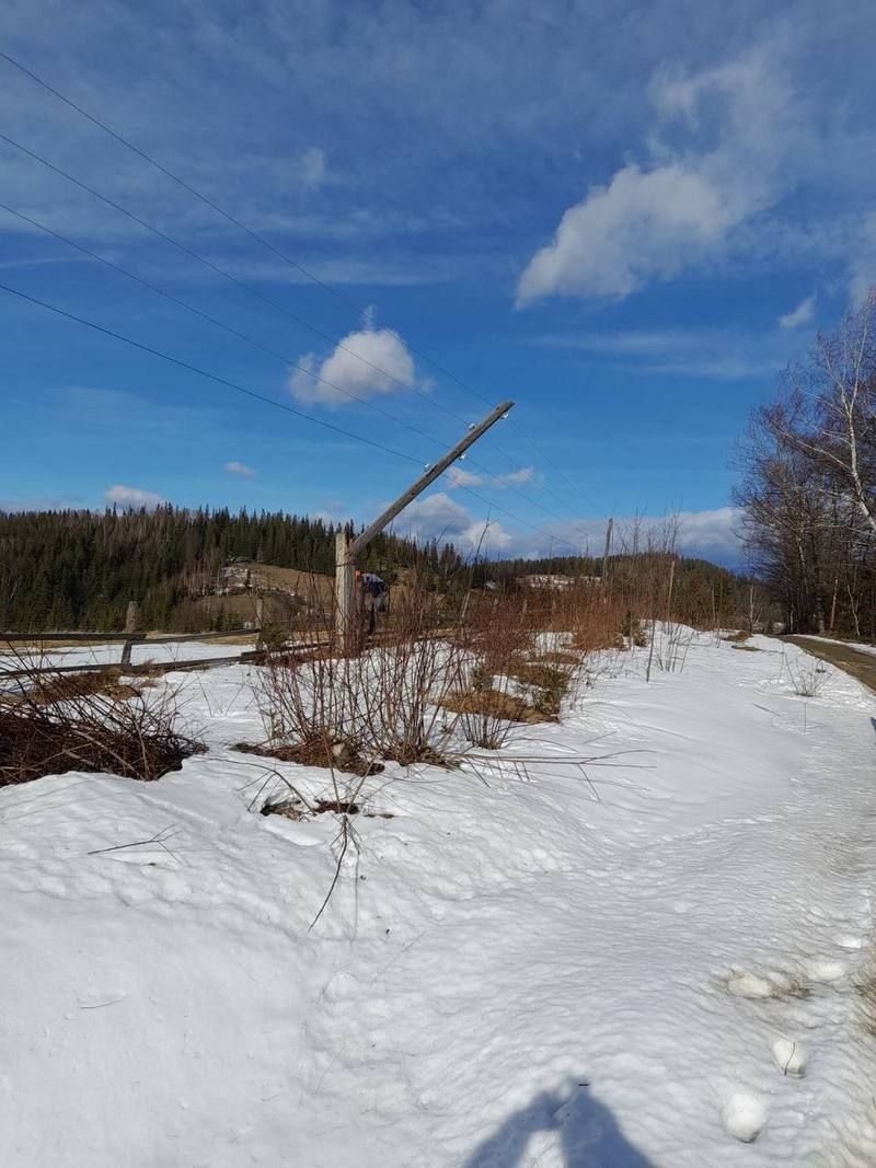 На Прикарпатті енергетики все ще ліквідовують наслідки негоди 4