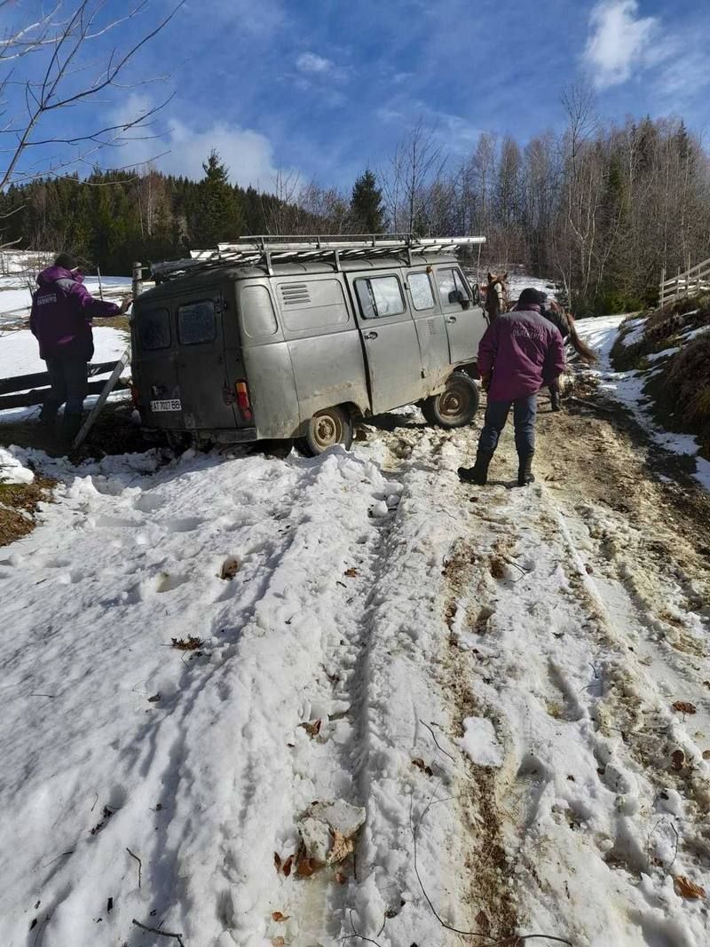 На Прикарпатті енергетики все ще ліквідовують наслідки негоди 5