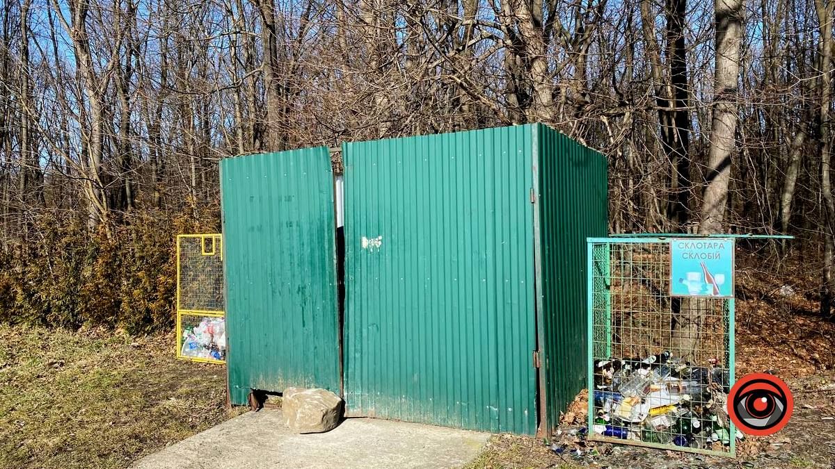 Насмітили й так лишили: у лісі біля Шепарівців влаштували звалище 13