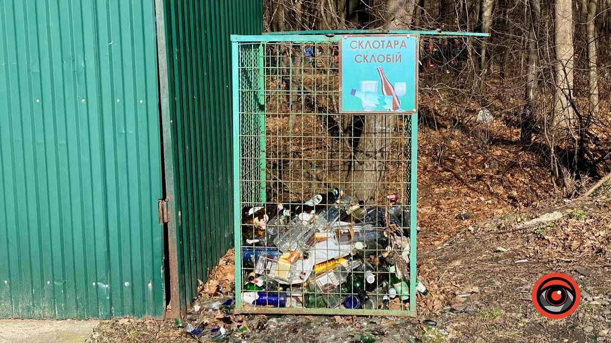 Насмітили й так лишили: у лісі біля Шепарівців влаштували звалище 14