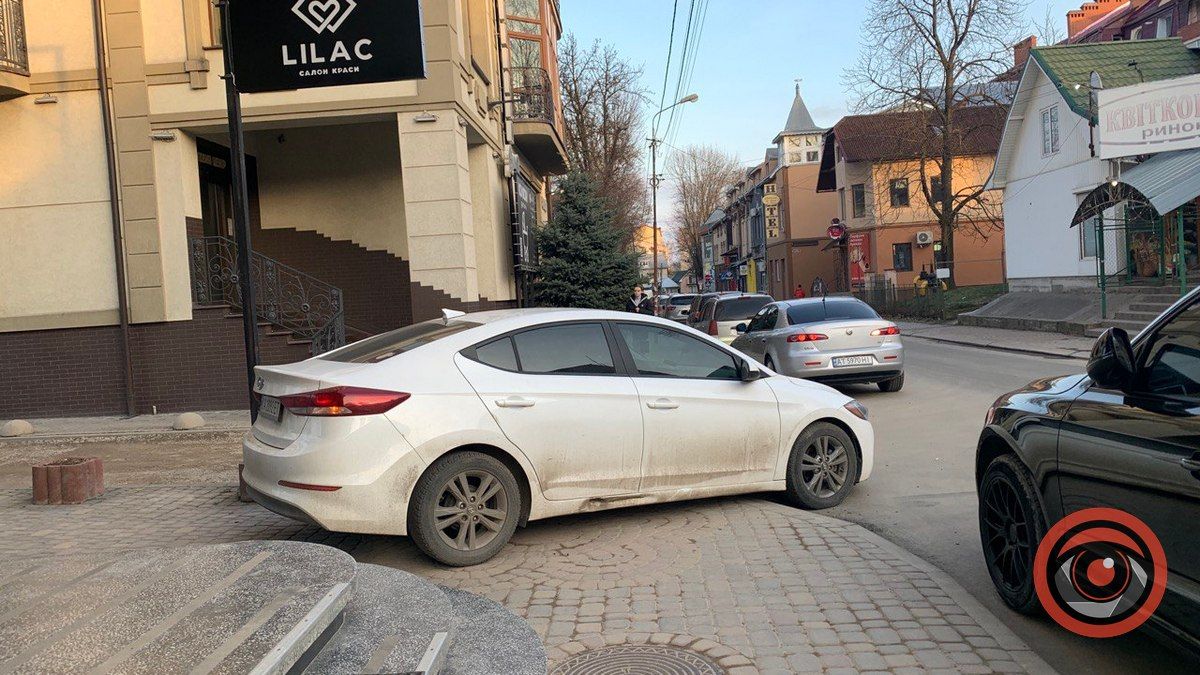 Треба якнайближче: ще один "прекрасний" випадок паркування у Коломиї 1