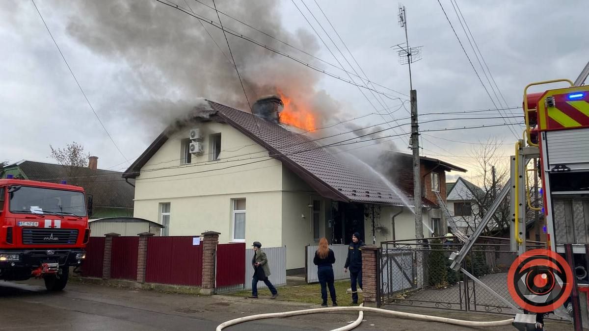У Коломиї горить житловий будинок (оновлюється) 5