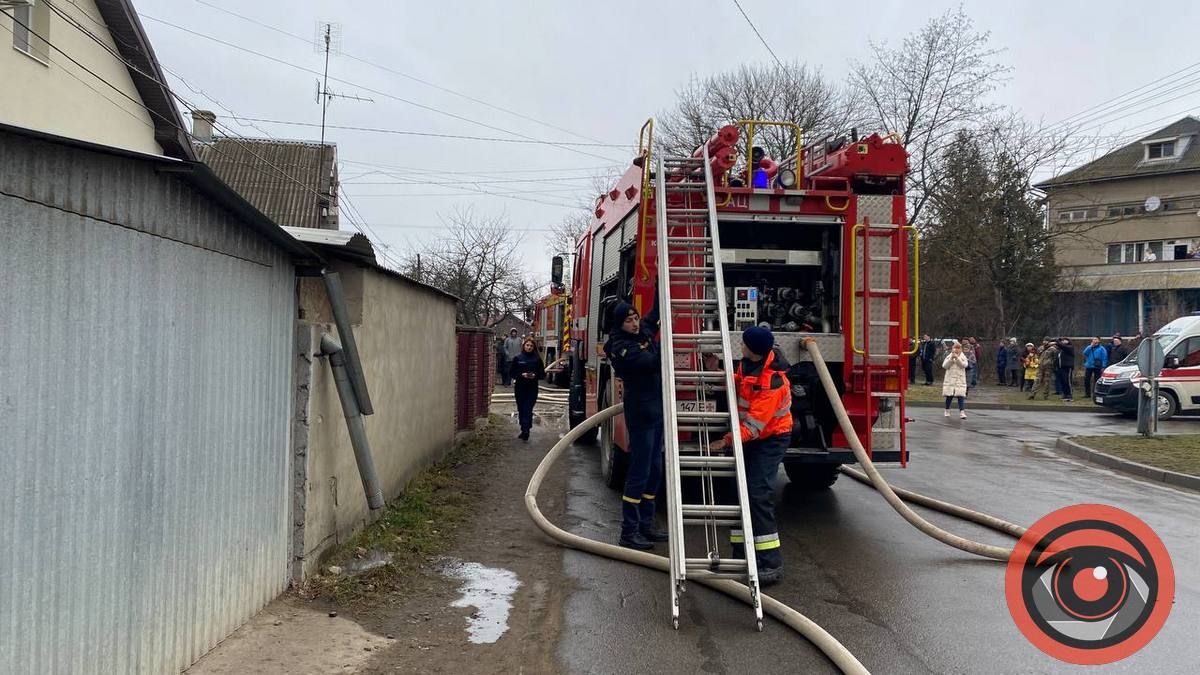У Коломиї горить житловий будинок (оновлюється) 3