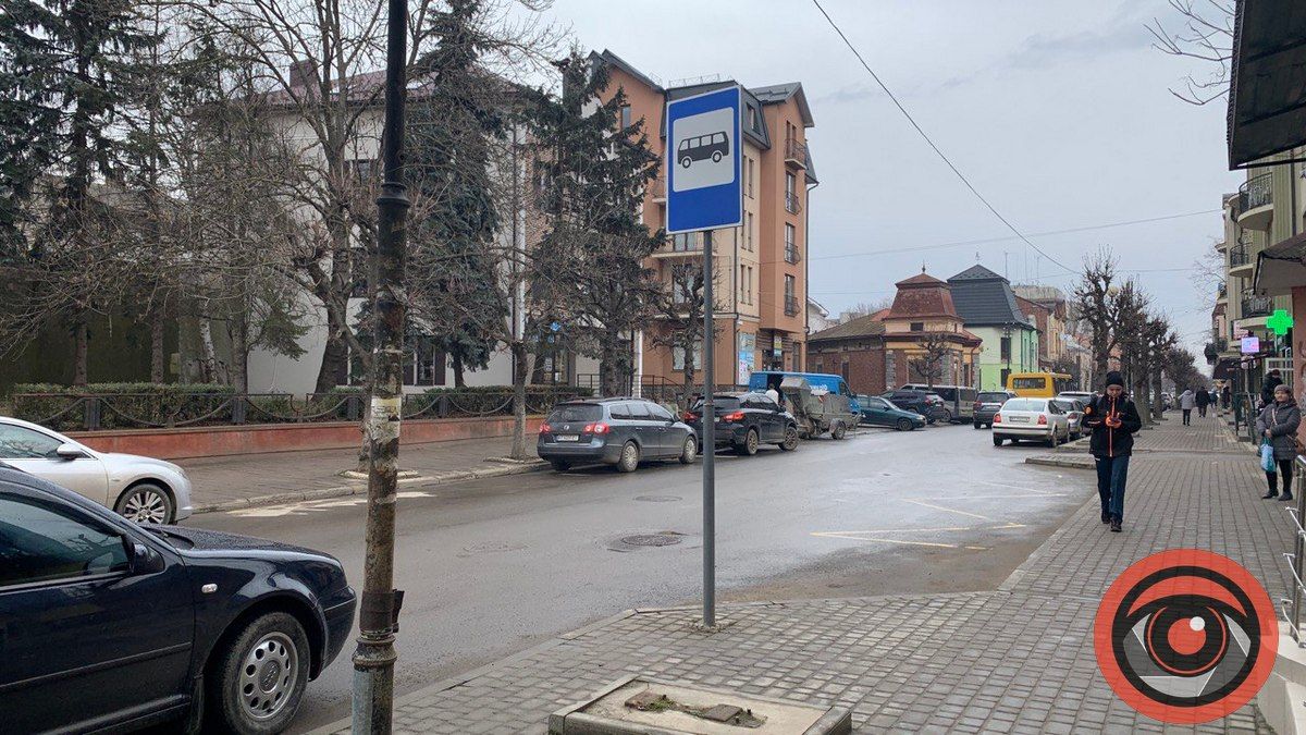 На вулиці Січових Стрільців стало менше місць для паркування 2