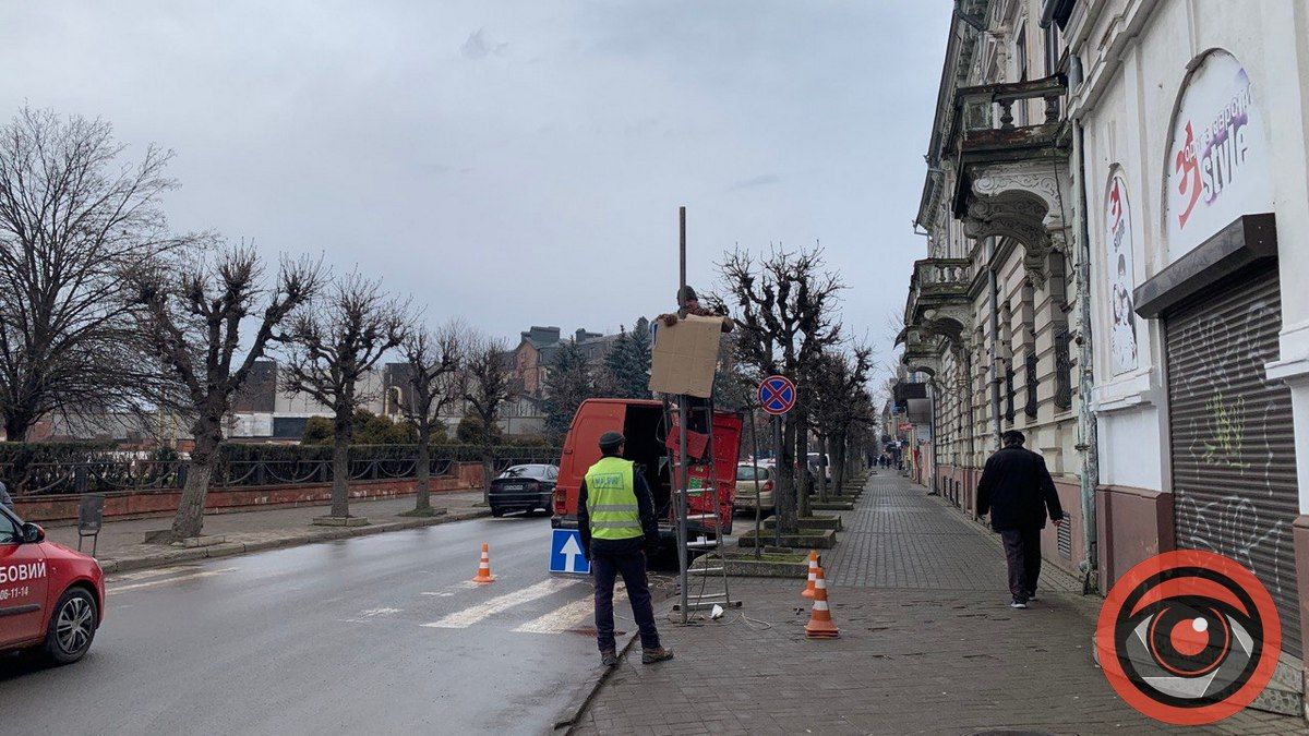 На вулиці Січових Стрільців стало менше місць для паркування 1
